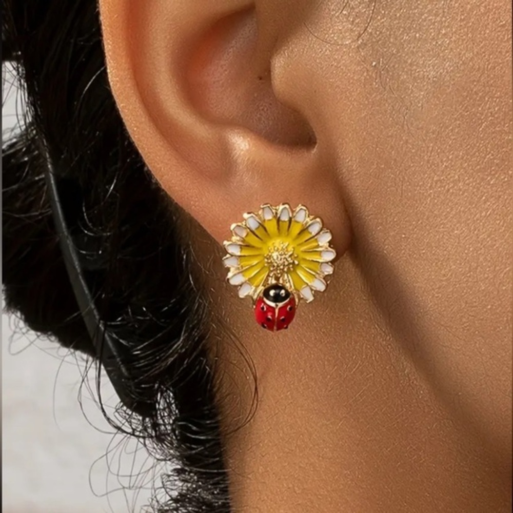 Yellow Daisy Ladybug Stud Earrings Gold Tone Enamel Cottagecore NWT